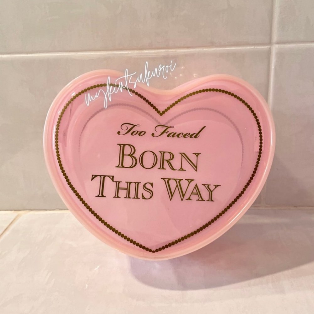 🎉HP! ✨3/$30 💞 Too Faced Born This Way Heart Makeup Bag - Picture 6 of 9